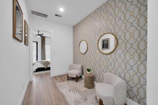 Accessible 3 Bedroom Home with Private Entrance Game Room and Parking for 6 - 8