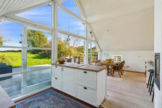 Charming Summer House With Beach Access - 9