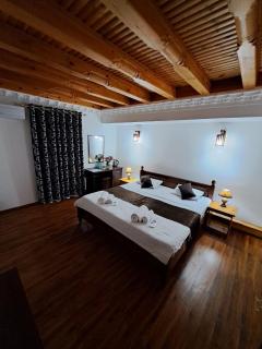 Golden Palace with Terrace - 9