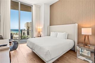 Ocean Front Corner 2 Bedroom Low Floor - 4