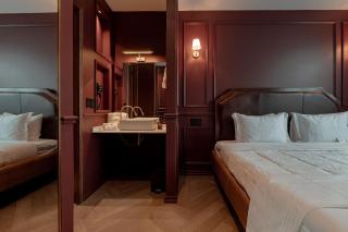 The Ruby Suite luxury room - 5