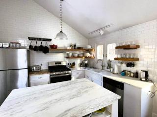 Cozy Lake House - Salisbury/Lakeville - 5