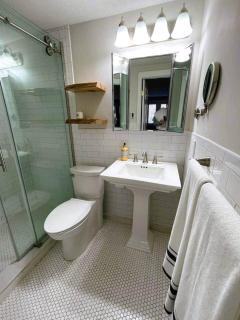 Cozy Lake House - Salisbury/Lakeville - 3