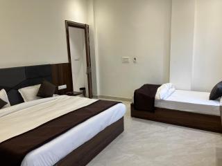 Hotel Divaa inn - Mathura - 2