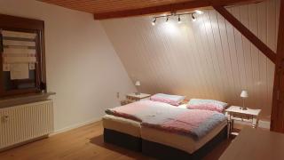 Wohnung am Wald in ruhiger Siedlung Panoramafenster zum höchsten Kunstwerk der Welt 5 Min zur Autobahn oder Zentrum - 1