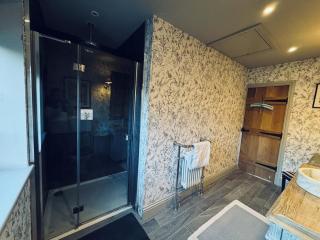 Chic Pet-friendly Cottage with Private Office, Garden & Parking, 30 min to London - 5