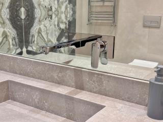 New In Center 2 bedroom 7 stars - 8