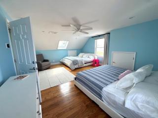 Bright Lavallette 4BR Private Yard Walk to Beach - 3