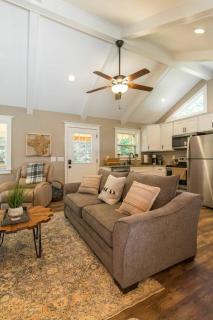 Soul Sister- Creek View, WiFi, Firepit, WiFi, Hiking, 4 mins to Natural Bridge - 4