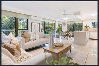 Surf Parade Family Getaway - WiFi, Parking, Pool - 0