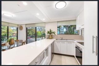 Surf Parade Family Getaway - WiFi, Parking, Pool - 8