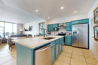 3BR All-Suite Penthouse with Beachfront Balcony - 5