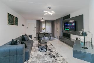 Charming 2BR Near Monte Casino, Fourways - Sandton - 1