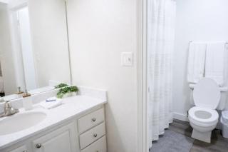 Lovely 2-bdrm Loft • Perfect Location • Downtown - 1