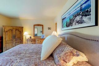 Lakeview Luxury Getaway - 4