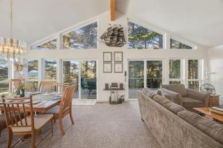 Cape Meares 4BR Oceanview Retreat King Bed - 9