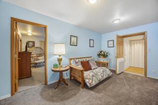 Cape Meares 4BR Oceanview Retreat King Bed - 3