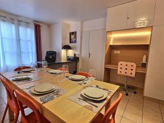 Le Charme de Bazille, Paris, Disney - 9