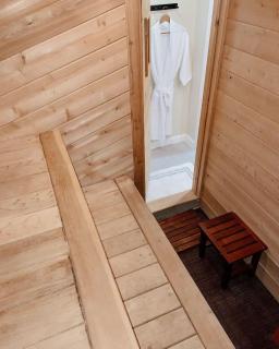 Colonial Cottage with Hot Tub & Sauna-Family Friendly - 9