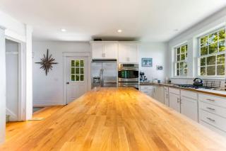 Blackstone on the Bluff with Lake Views Historic Home Family Friendly - 8