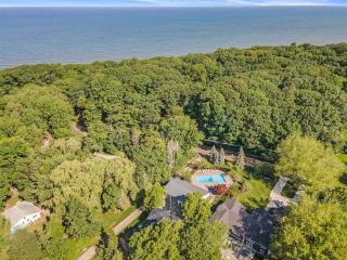 Beautiful Lakescape-4 BR Home with Heated Pool & Rec Space-Family Friendly - 9