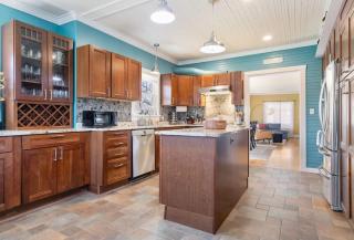 Sunny Side Cottage - Hot Tub - Fire Pit- Family Friendly - 1