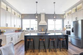 Luxury Downtown-Chatham Arch BoHo-style Townhome-Family Friendly - 0