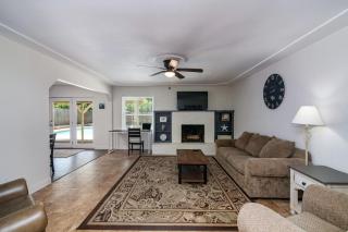 Big saltwater pool 3 bed 2 bath - 0