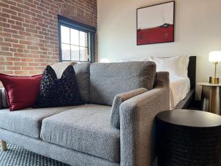 Brick & Bed Riverfront Lofts, T 403 - 8