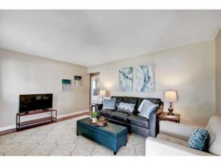 Spacious 4BR Near Convention Center-Family Friendly - 1