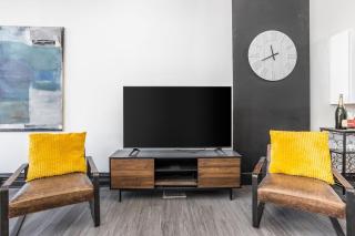 Luxurious Downtown Penthouse Great Views - 1