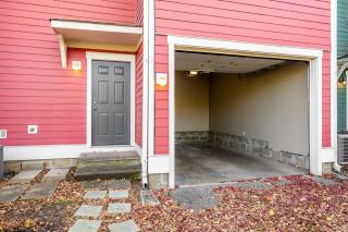 6BR Downtown Side-by-Side Townhomes 2 Garages - 1