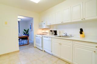 Relax & recharge stay near DC - 8