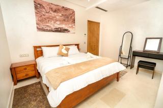 Central and modern 2 bedroom APT - 6