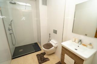 Central and modern 2 bedroom APT - 5