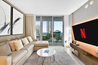 Elegance by the Ocean - 2BD Hyde House Gem with LUXURY RESORT AMENITIES - 2