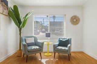 Spacious 4BR House Free Parking w Backyard BBQ - 3