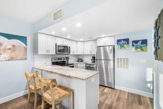 Holiday Surf and Racquet Unit 117 - 5