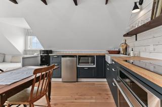 Peggy's Cove Lighthouse View Apt - 6