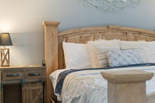 Douglas Lake Cabin with Hot Tub, Golf & Marina Views - 9