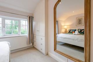 The Knutsford Cottage - 3