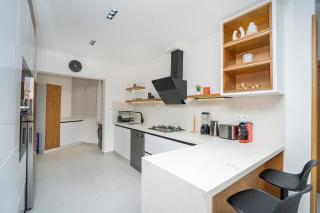 Spacious Apartment central location THR1 - 2