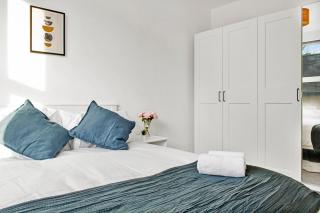 Spacious NG1 City Centre Apartment Near Motorpoint Arena, sleeps 6 - 3