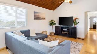Sunny Venice Beach Home with Open Living Walkability to Abbot Kinney Venice Drift by AvantStay - 9