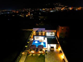 Luxury Villa Bar - 3