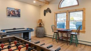 Sleeps 40 • Heated Pool • Hot Tub • Fire Pit • Game Room Brookside Mountain Retreat by AvantStay - 5