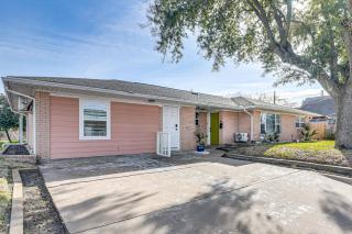 2 Mi to Beach: Couple's Retreat in Galveston - 7