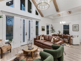 New! 4 BDRM Home near stockyards & DT Fort Worth - 6