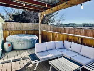 Boardwalk Bungalow 1 For 6 - 2