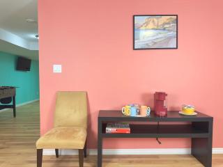 Spacious 1 BD + 1 Den near Marina and Canal - 4